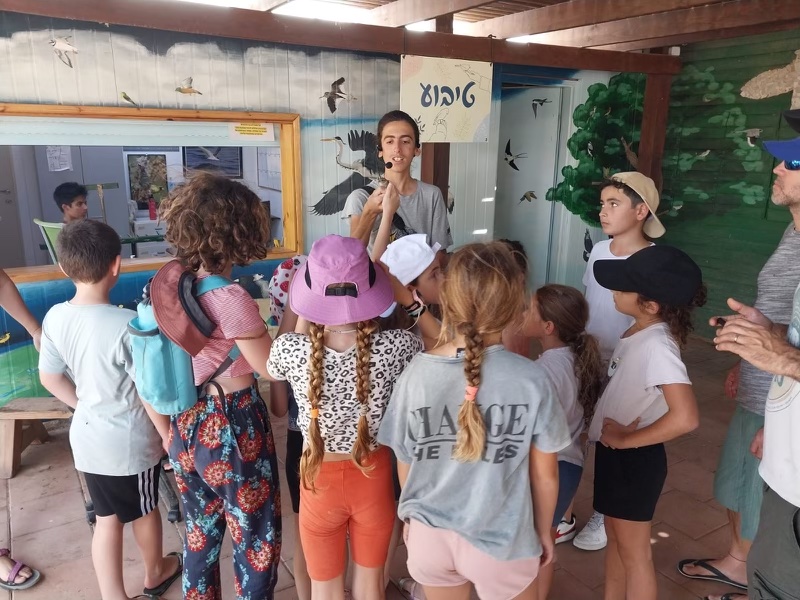 Live from the field. In the meeting intended for the whole family, we will visit the bird banding (ringing) stations as well as look for birds in the field literally through the telescope of the birdwatcher. 